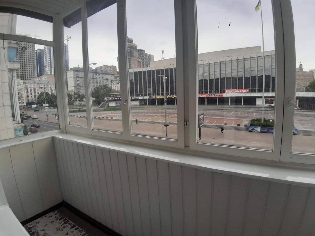 Двухкомнатная Вид На Дворец Украина Kijów Zewnętrze zdjęcie
